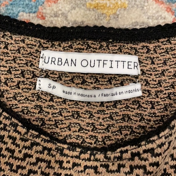 Classy Crop - Picture 2 of 3